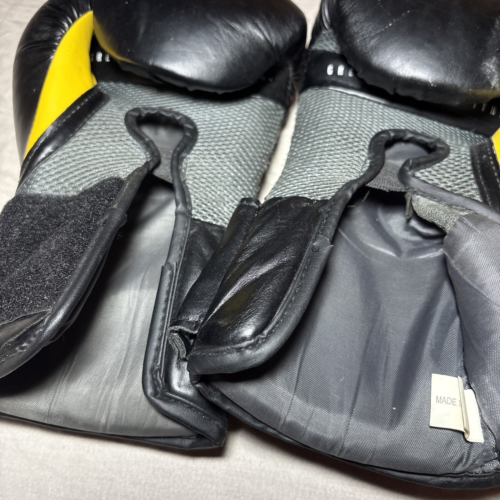 Everlast Elite Pro Style Training Gloves Black Evershield 12 oz Used