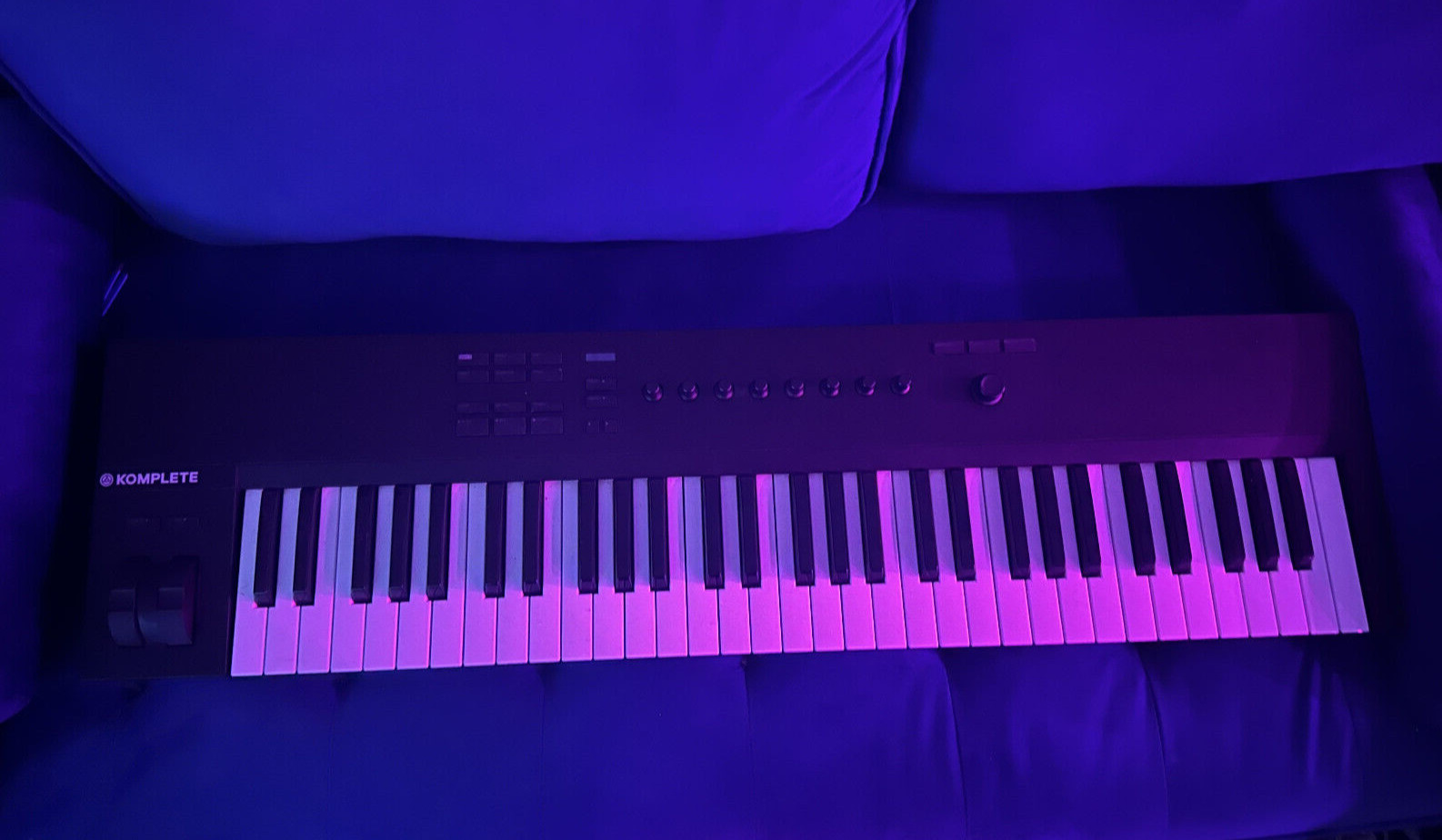 Native Instruments Komplete Kontrol A61 Smart Keyboard Controller