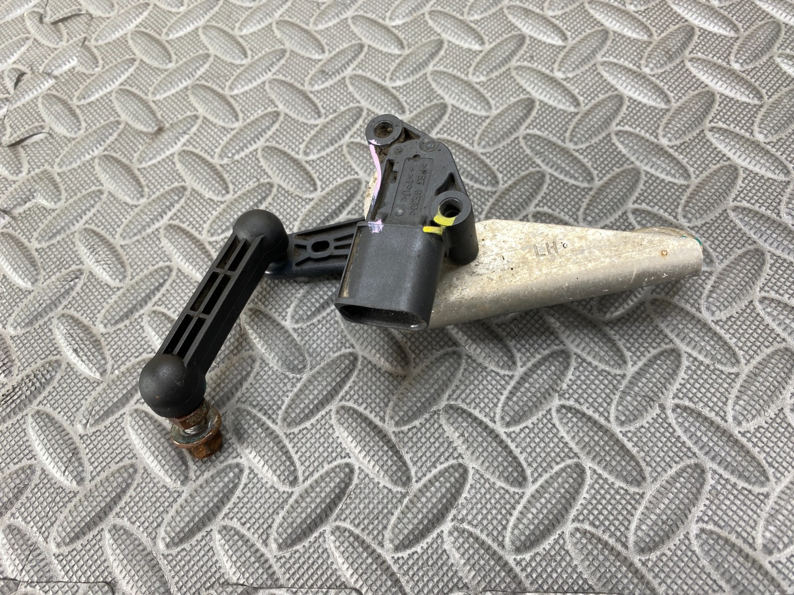 Tesla Model S Height Level Sensor Front Left 1027941-00-A