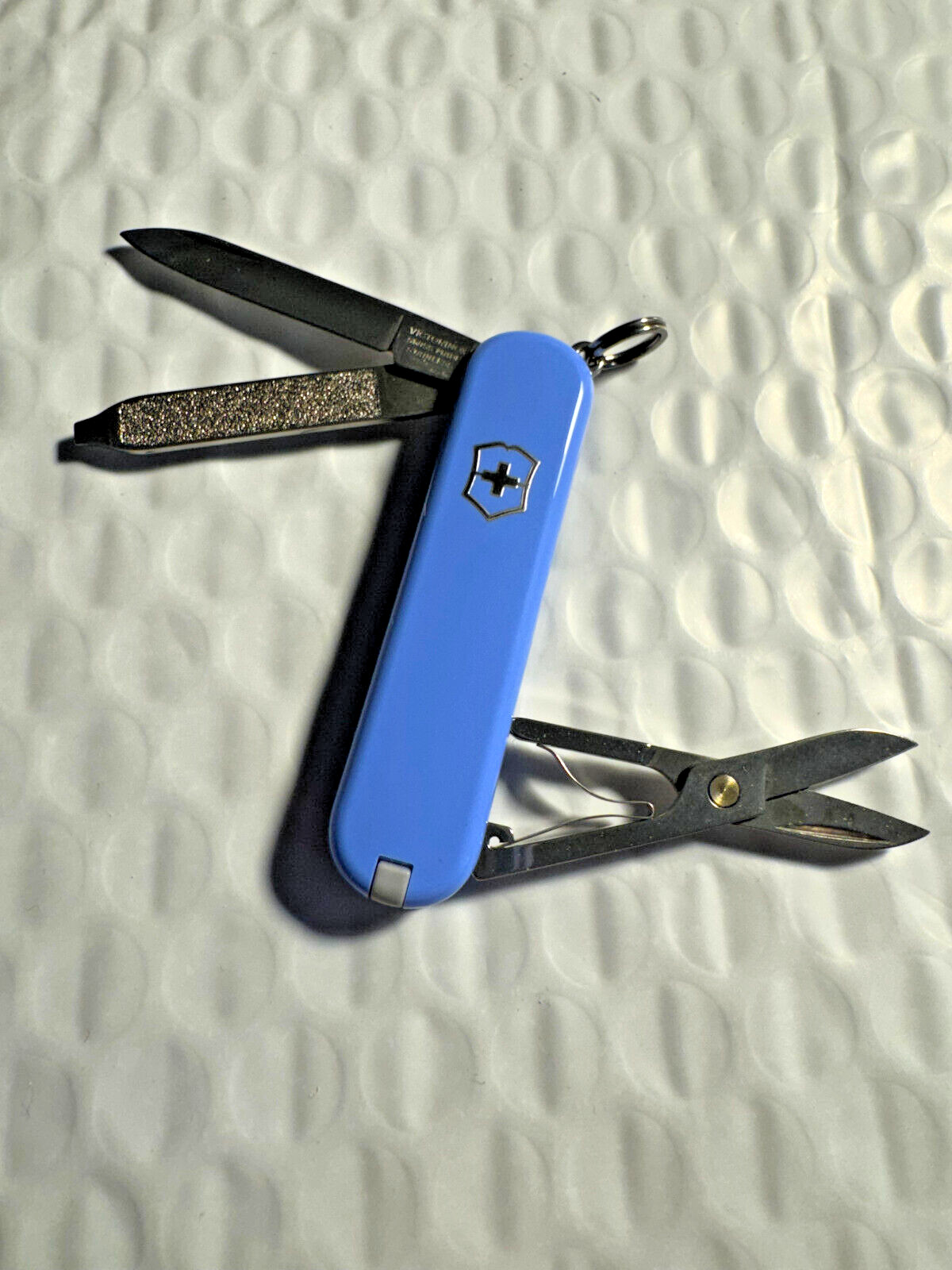 NEW Victorinox Swiss Army 58mm Knife CLASSIC SD  Summer Rain  0.6223.28G