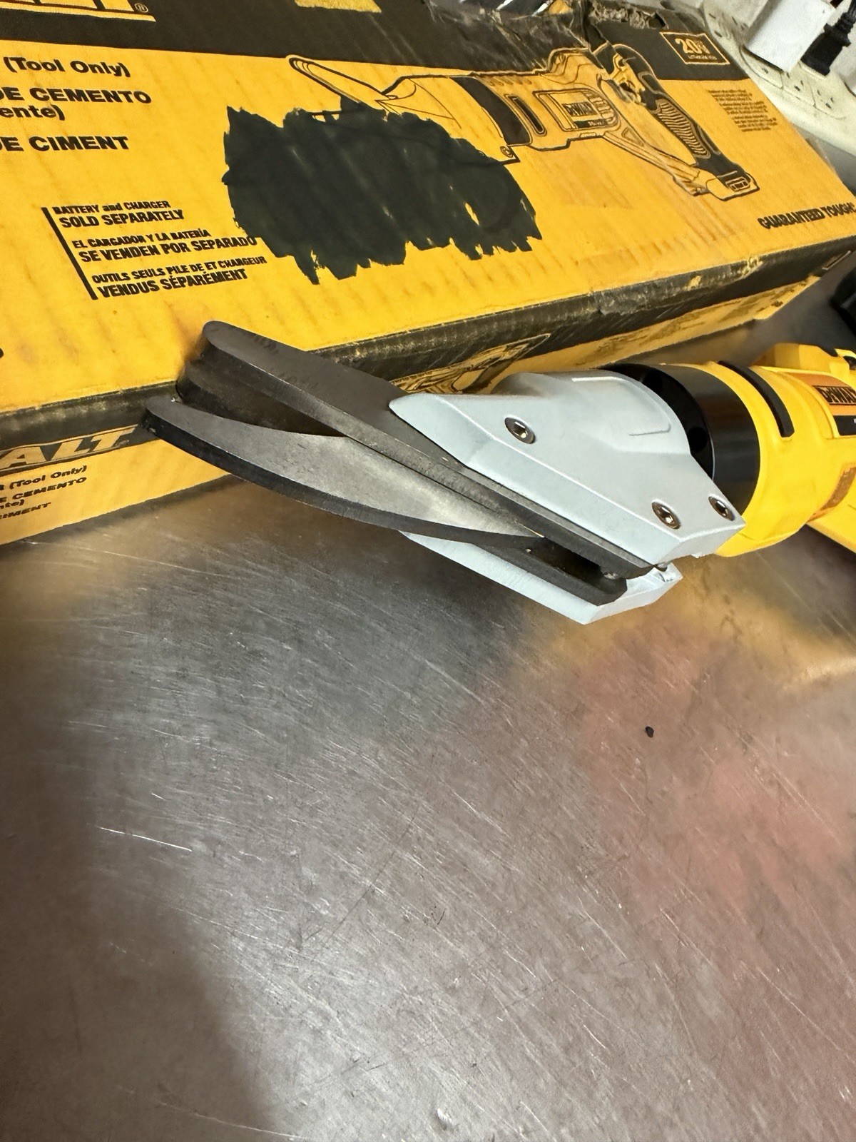 DEWALT DCS498B 20V MAX Lithium-Ion Cordless Shear. Tool only Free Ship