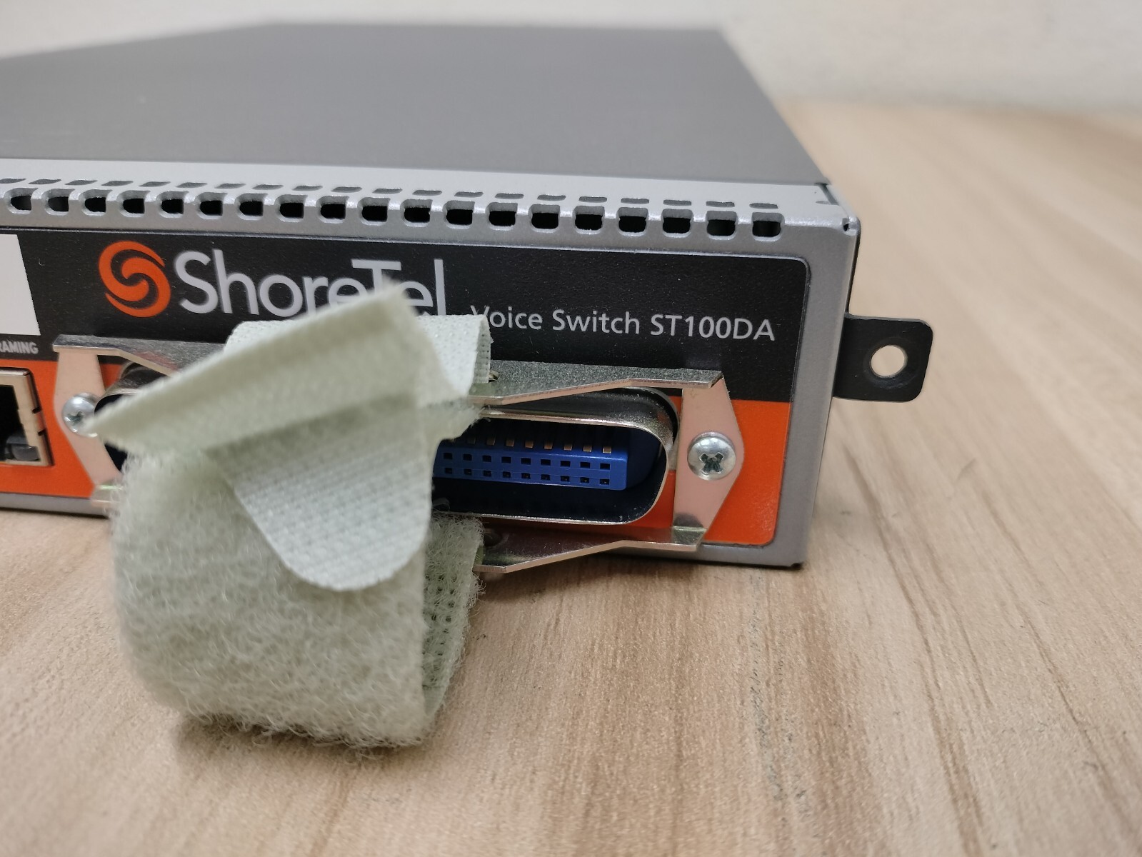 ShoreTel ST100DA Voice Switch (600-1138-07) *READ DESC*