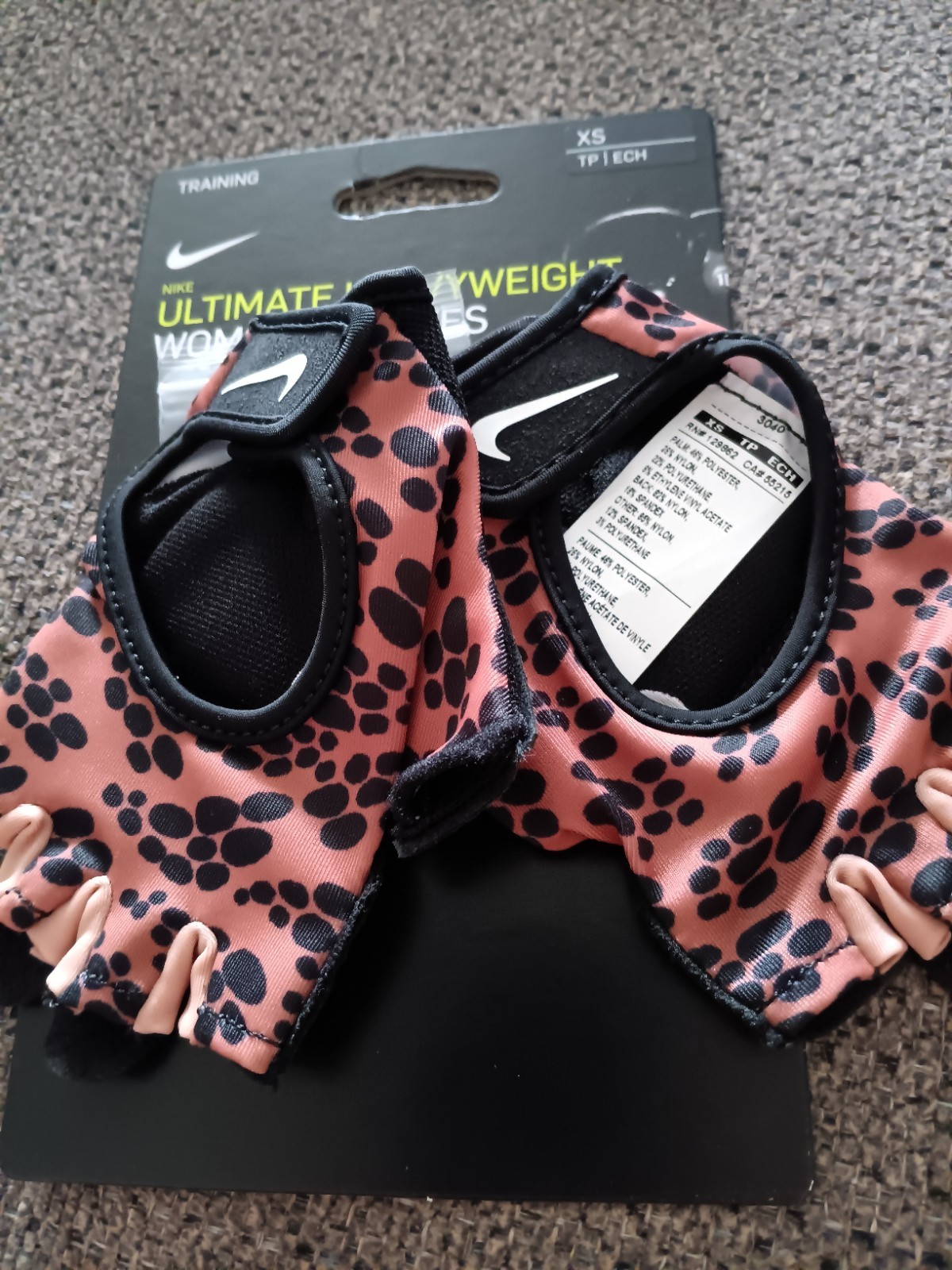 NEW NIKE WOMEN’s ULTIMATE HEAVY WEIGHT FITNESS GLOVES SIZE XS LEOPARD PRINT NEW