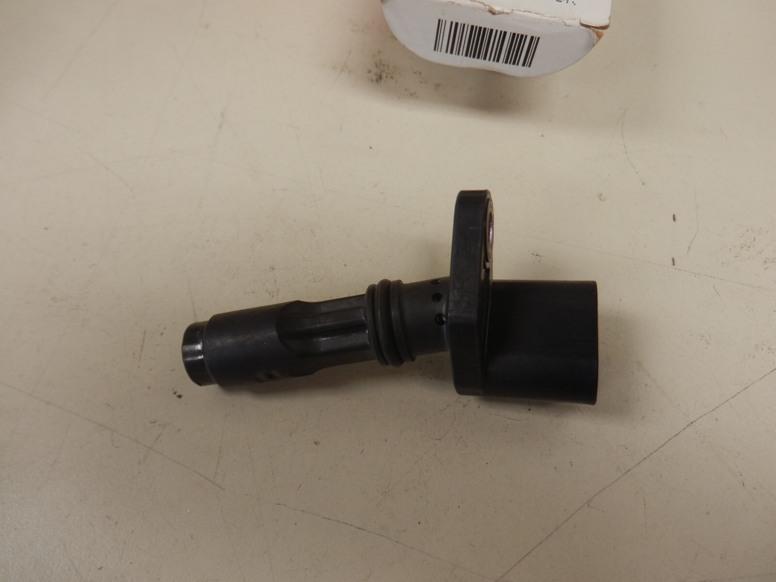 Standard PC653 Camshaft Position Sensor Fits Chevrolet Malibu Equinox Pontiac G6