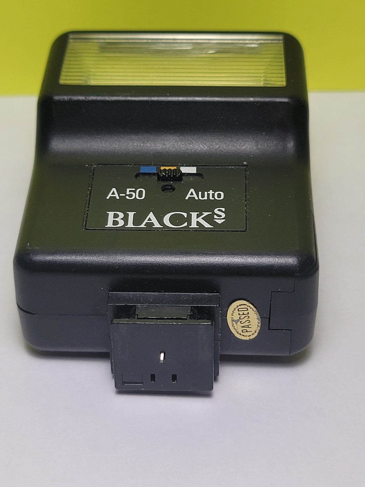 '' Yashica - Sears - Black Compact Flash - Small - Tiny flash for SLR cameras