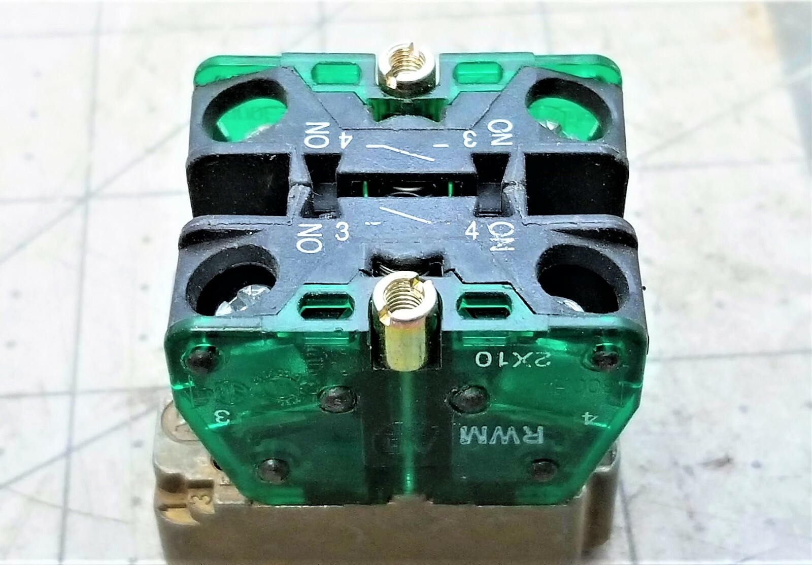 2-A B 800E-2X10 Pushbutton Contact Block Cartridges & 1 - 800E A2L Latch [B6B2]