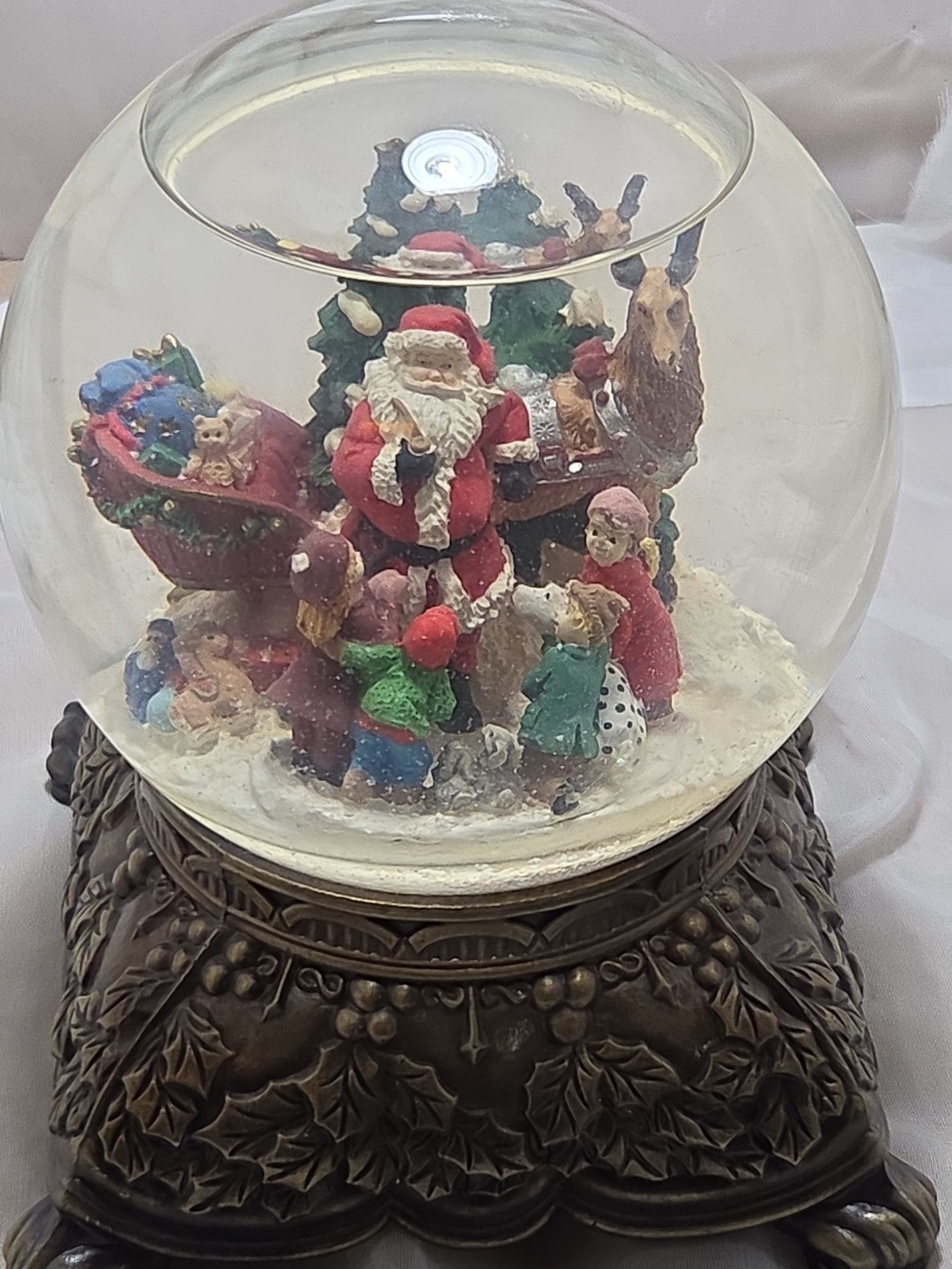 VTG Musical Snow Globe 6" Ornate Paw Base Santas Workshop Excll Wrking Con Heavy
