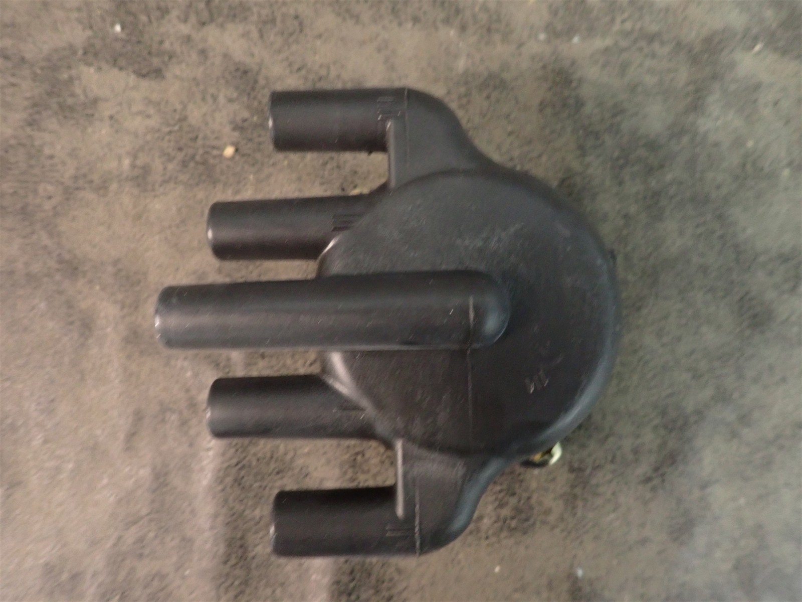 NEW WVE 5D1168 Distributor Cap (G220)