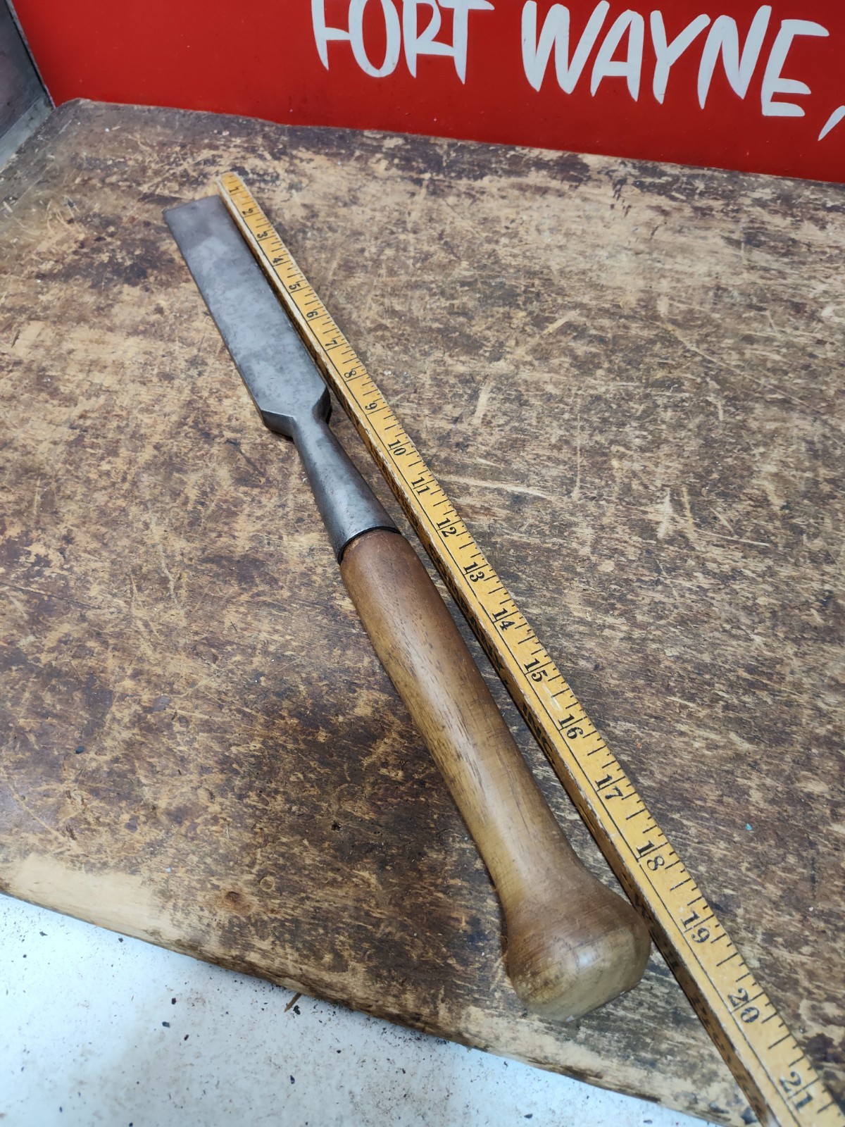 Early Hart 1-1/2" Bevel Edge Socket Framing Chisel Timber Slick
