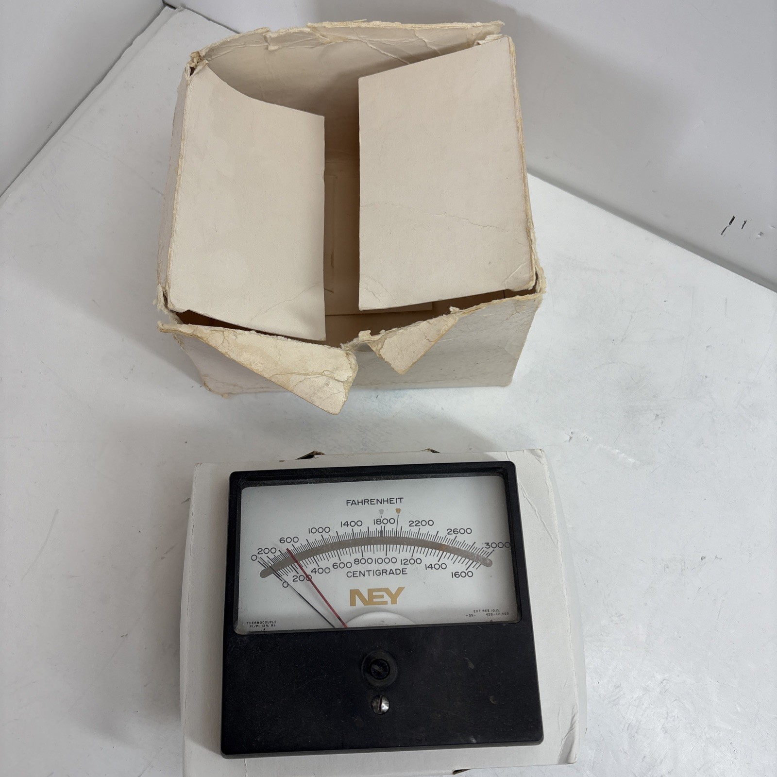 NEY Fahrenheit/ Centigrade  Meter. Parts Or Not Working.