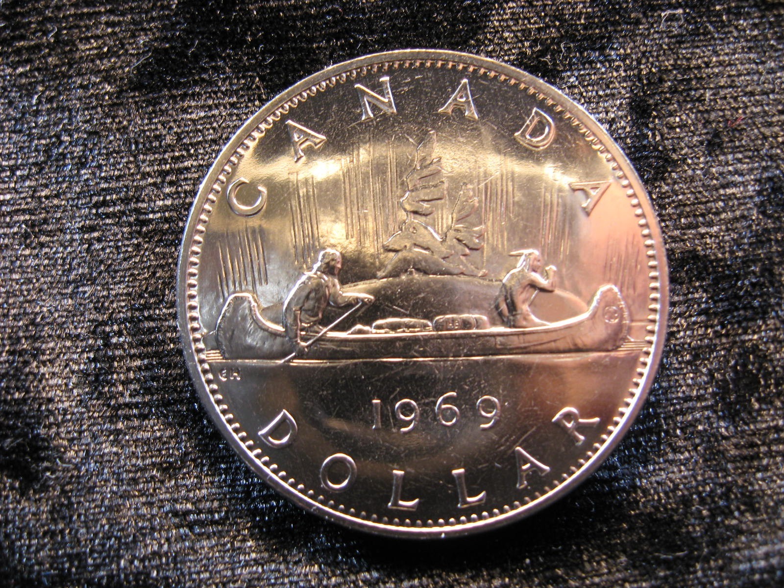 Large old world coin CANADA Voyageur dollar 1969 KM76.1 Indian & canoe (559)