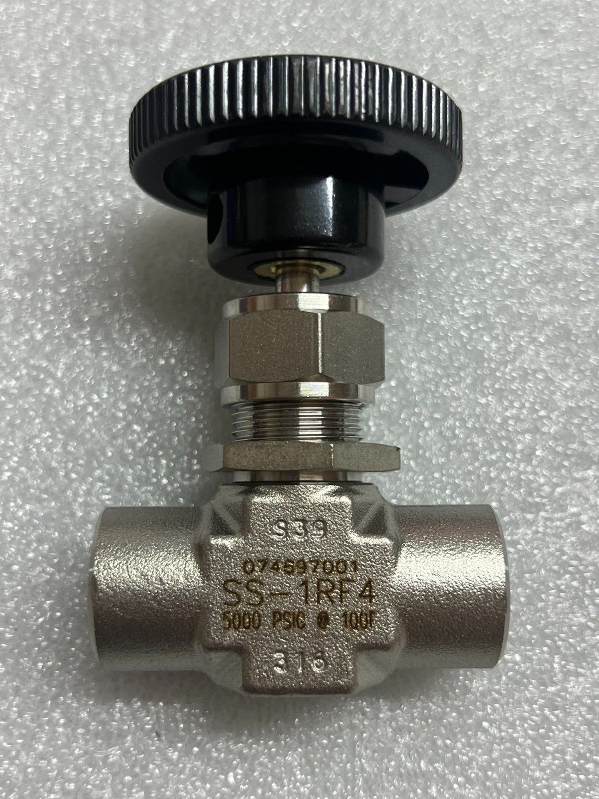 SS-1RF4 Stainless Steel Integral Bonnet Needle Valve, 0.73 Cv, 1/4 in. FNPT