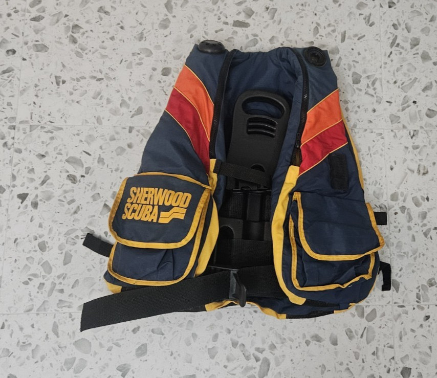 Sherwood Scuba Cyclone  PLUS Retro Vest Sz L MISSING PART NOT TESTED SOLD AS IS