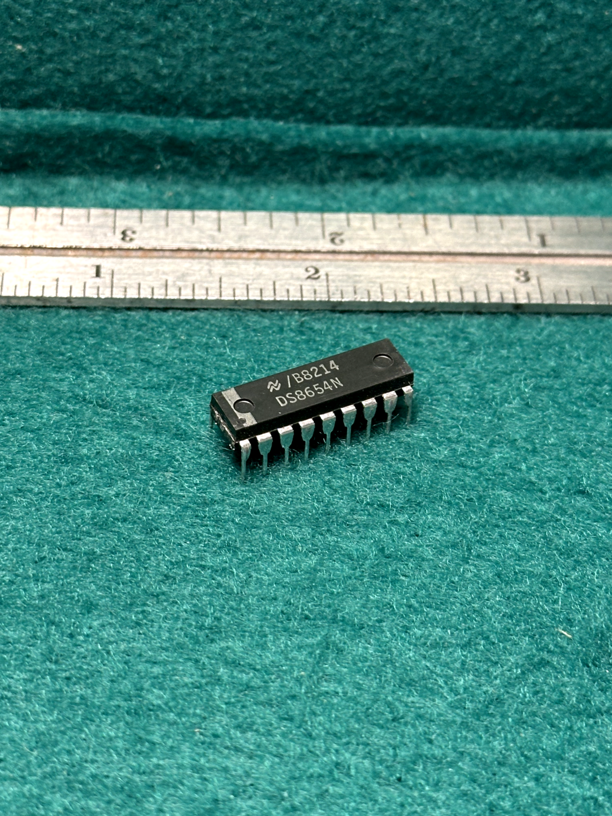 (1) National Semiconductor DS8654N Display Driver NOS
