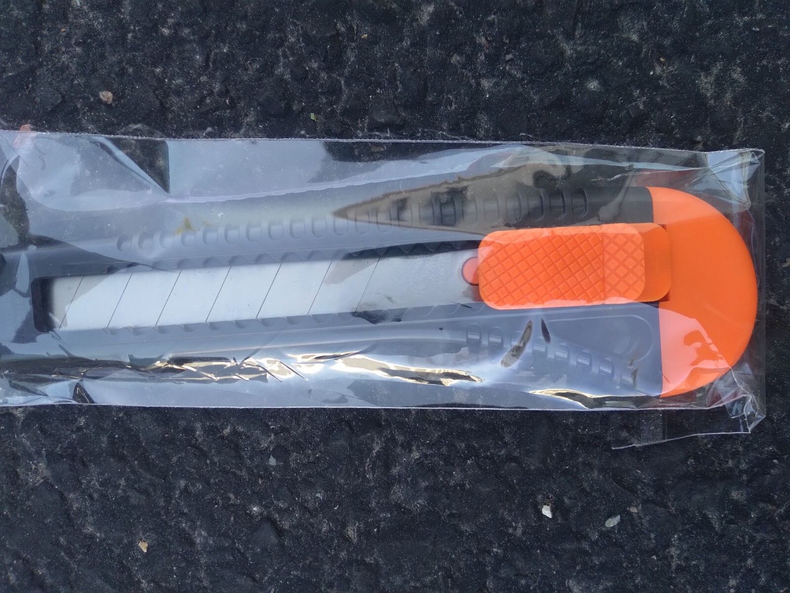 Utility Knife 18mm blade Safety Lock 6in