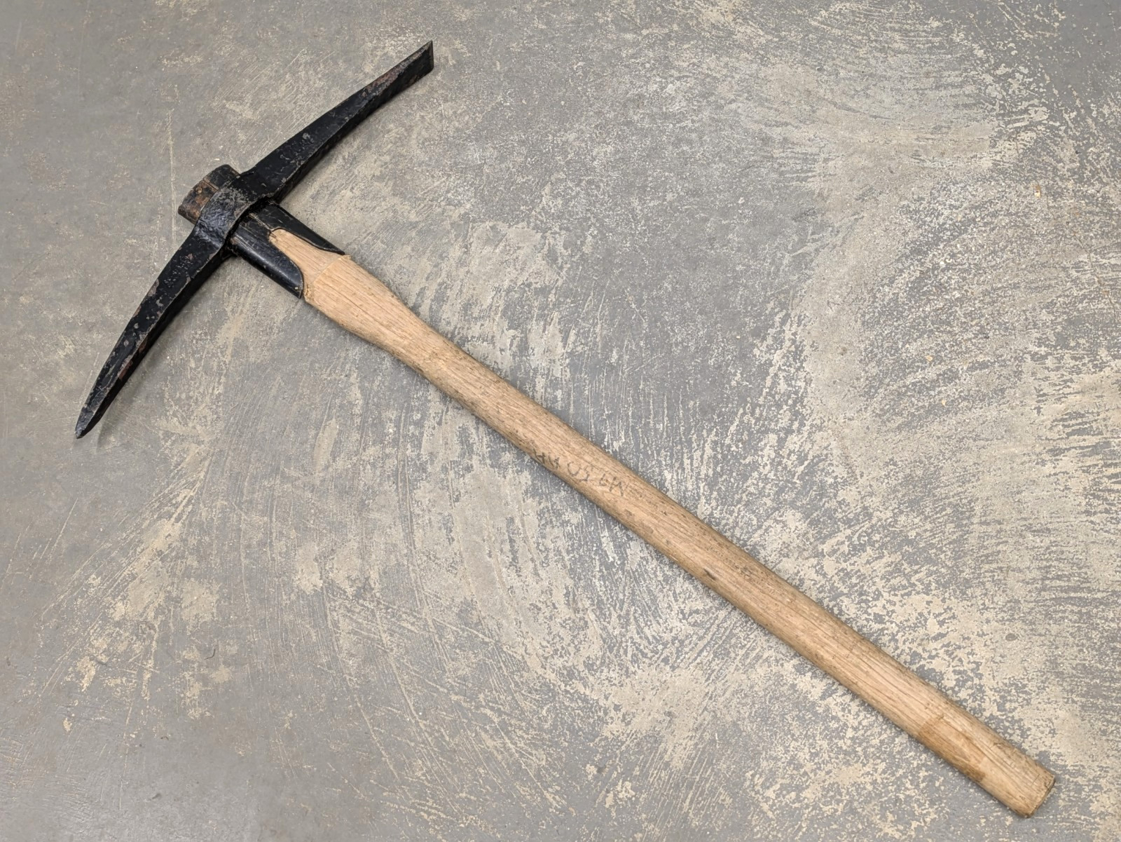 British Army - Military - MOD - Pick Axe - Griffin  - Dated 1979