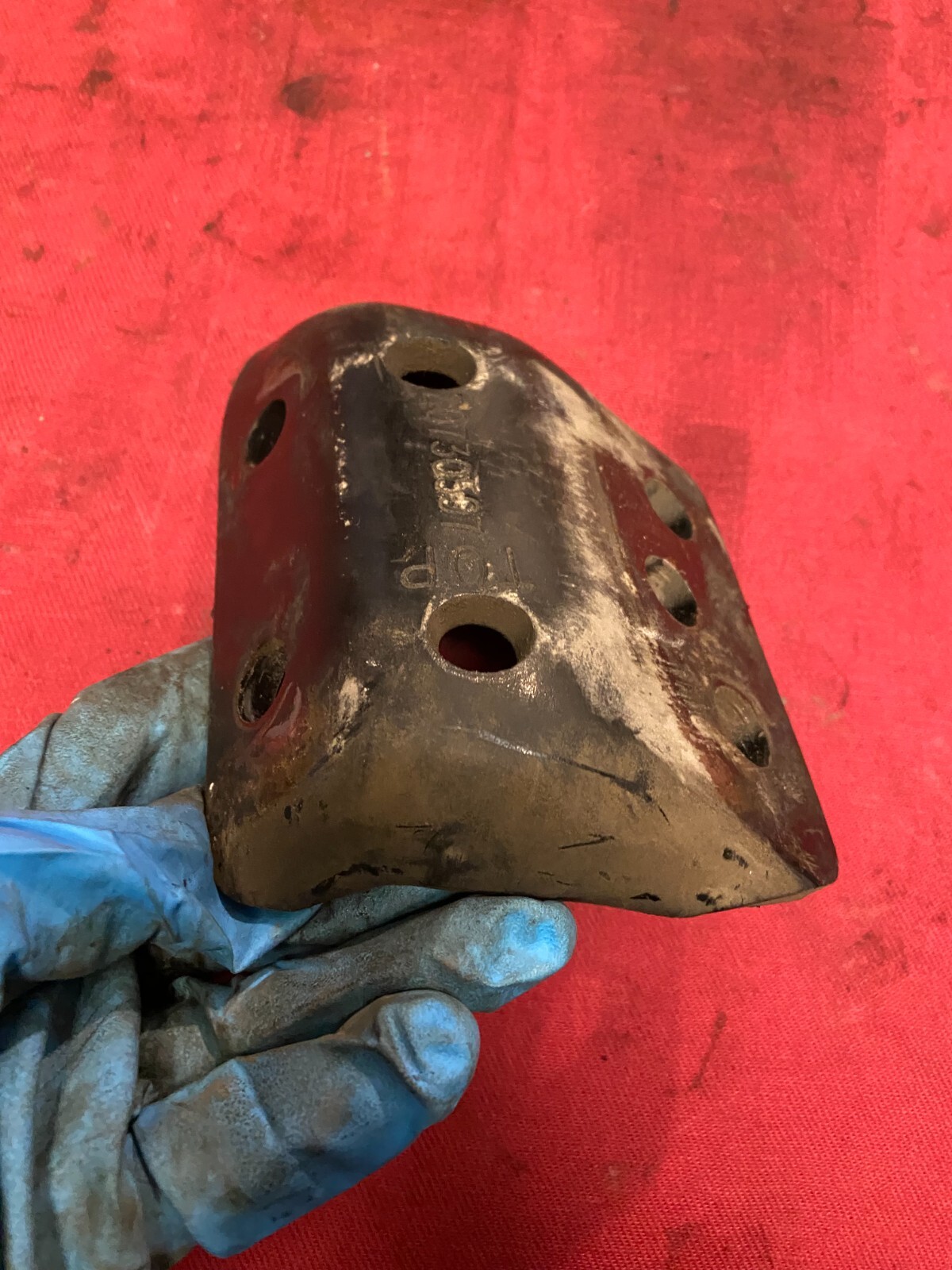 MACK CXU613 / VOLVO TOP BRACKET 20730597