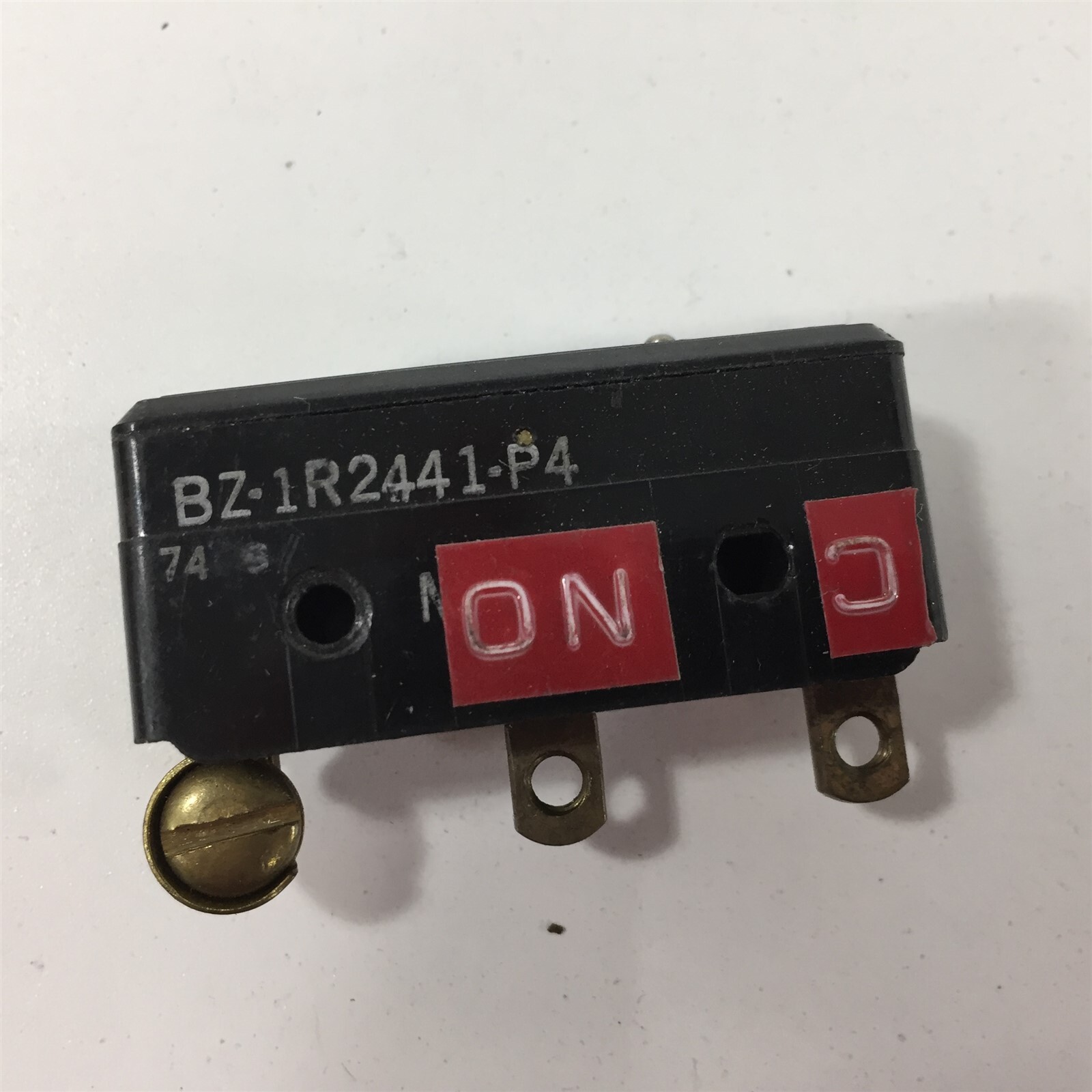 (1) Honeywell BZ-1R2441-P4 Microswitch