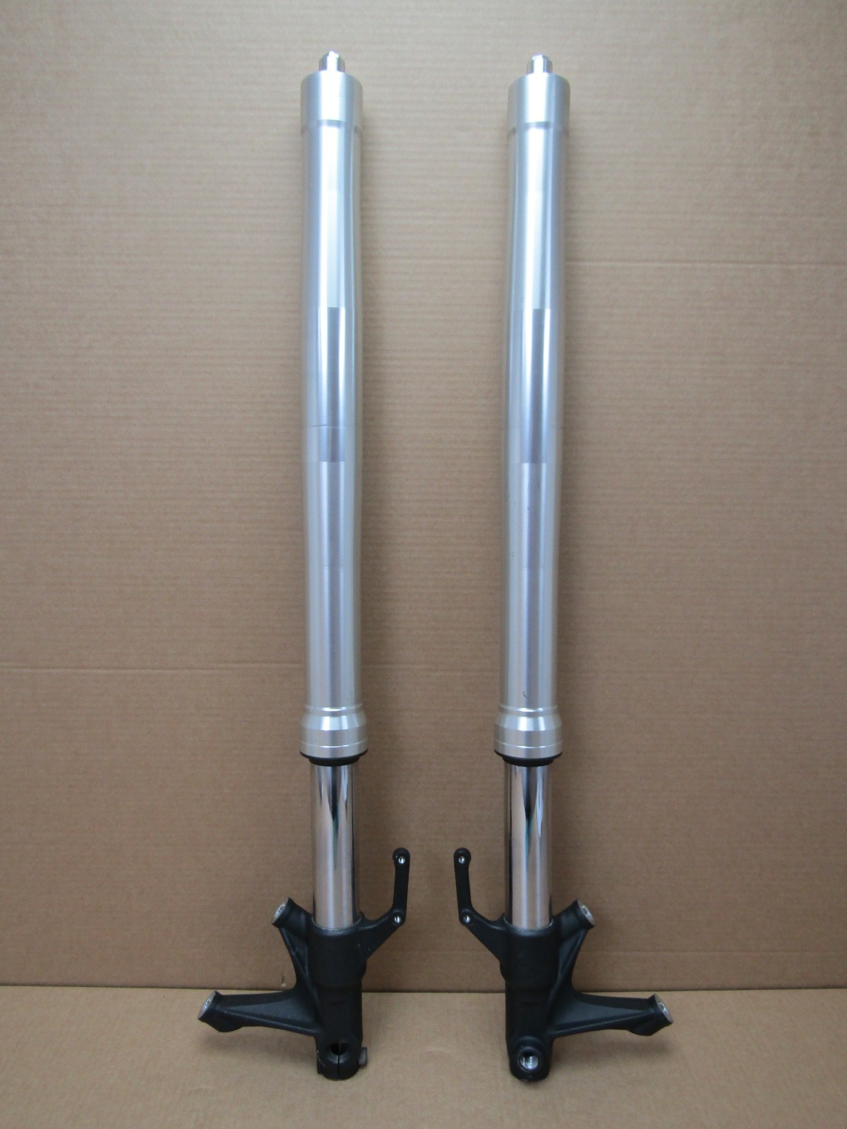 Yamaha MT-09 2015 9,488 miles front fork tube stanchions (11256)