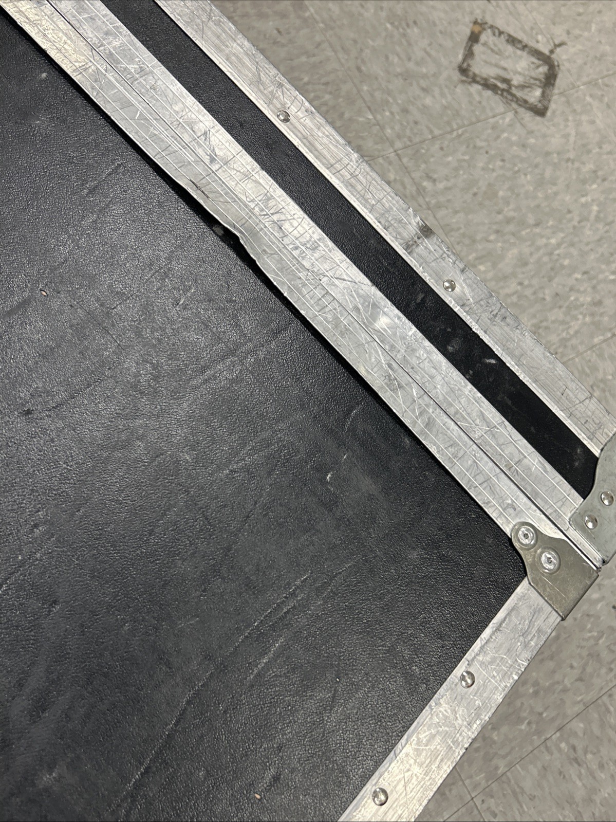 Flight Case Server Rack 4U Penn Elcom 19” Wide 21” Depth 2” Foam, missing parts