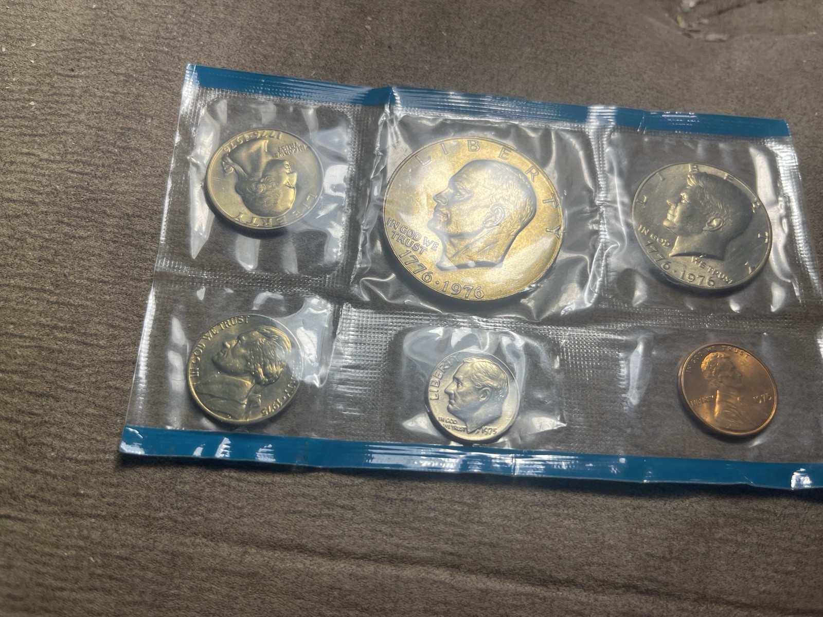 1975 US Mint Uncirculated Set Philadelphia Only No Envelope