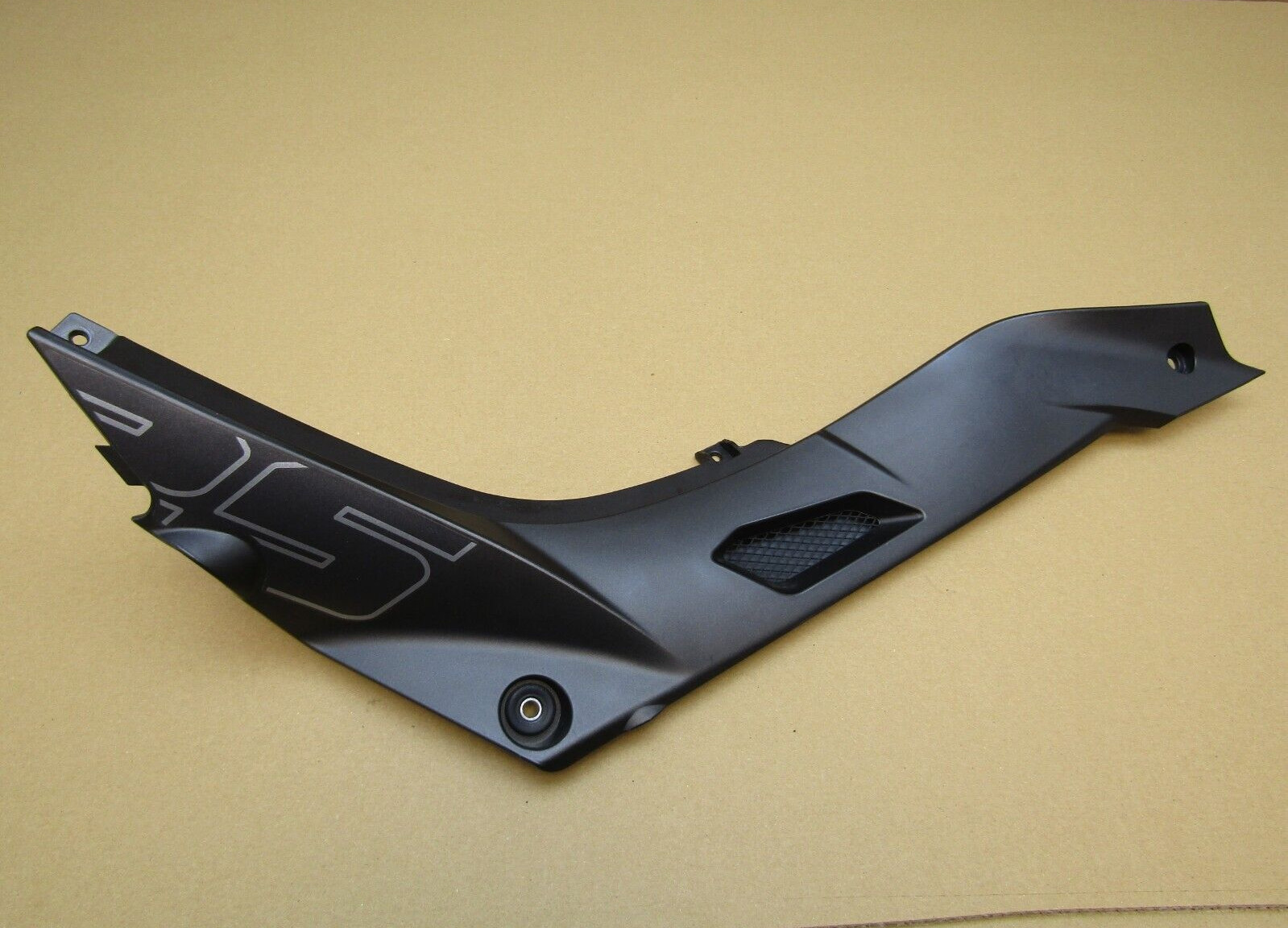 Benelli BN 125 E5 2023 1,637 miles right seat panel (13417)