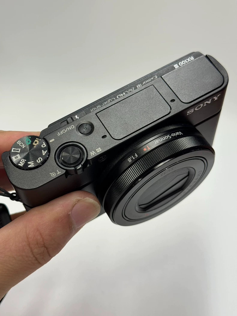 95%NEW-Sony Cyber-shot DSC-RX100 III M3 Digital Camera with Wifi NFC View Finder