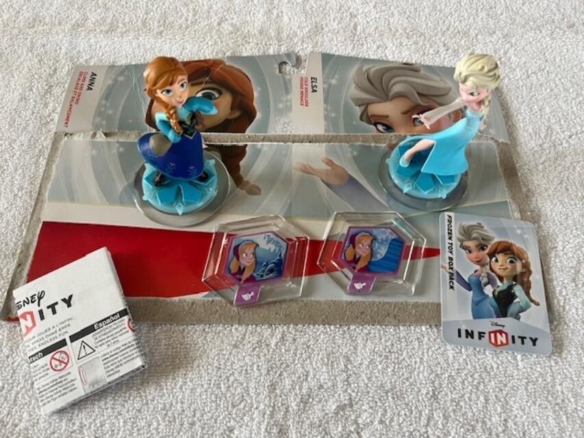 Disney Infinity 1.0 Frozen Toy Box Pack Anna & Elsa w/2 Power Discs!