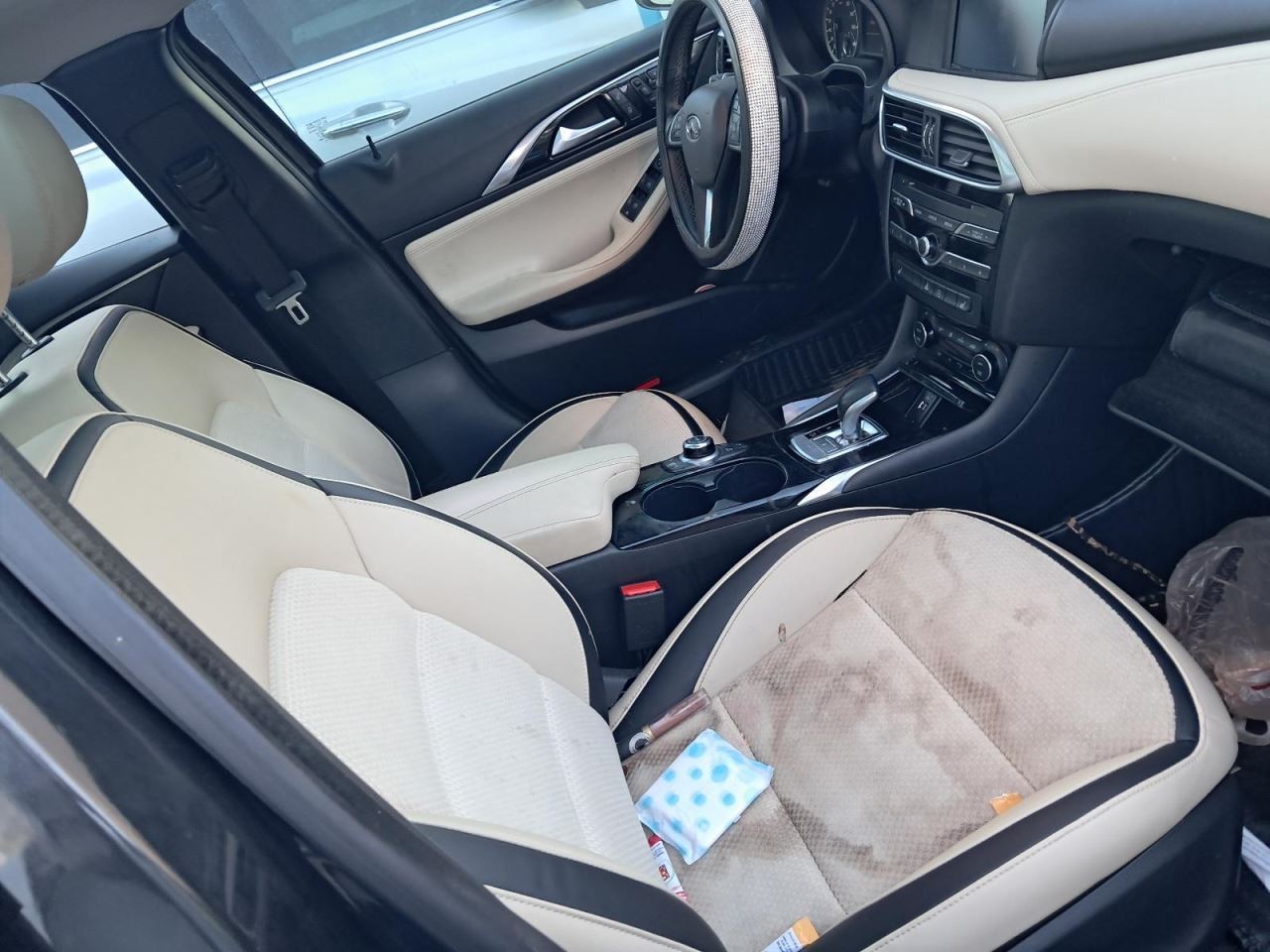 QX30 2018 Glove Box 4898630