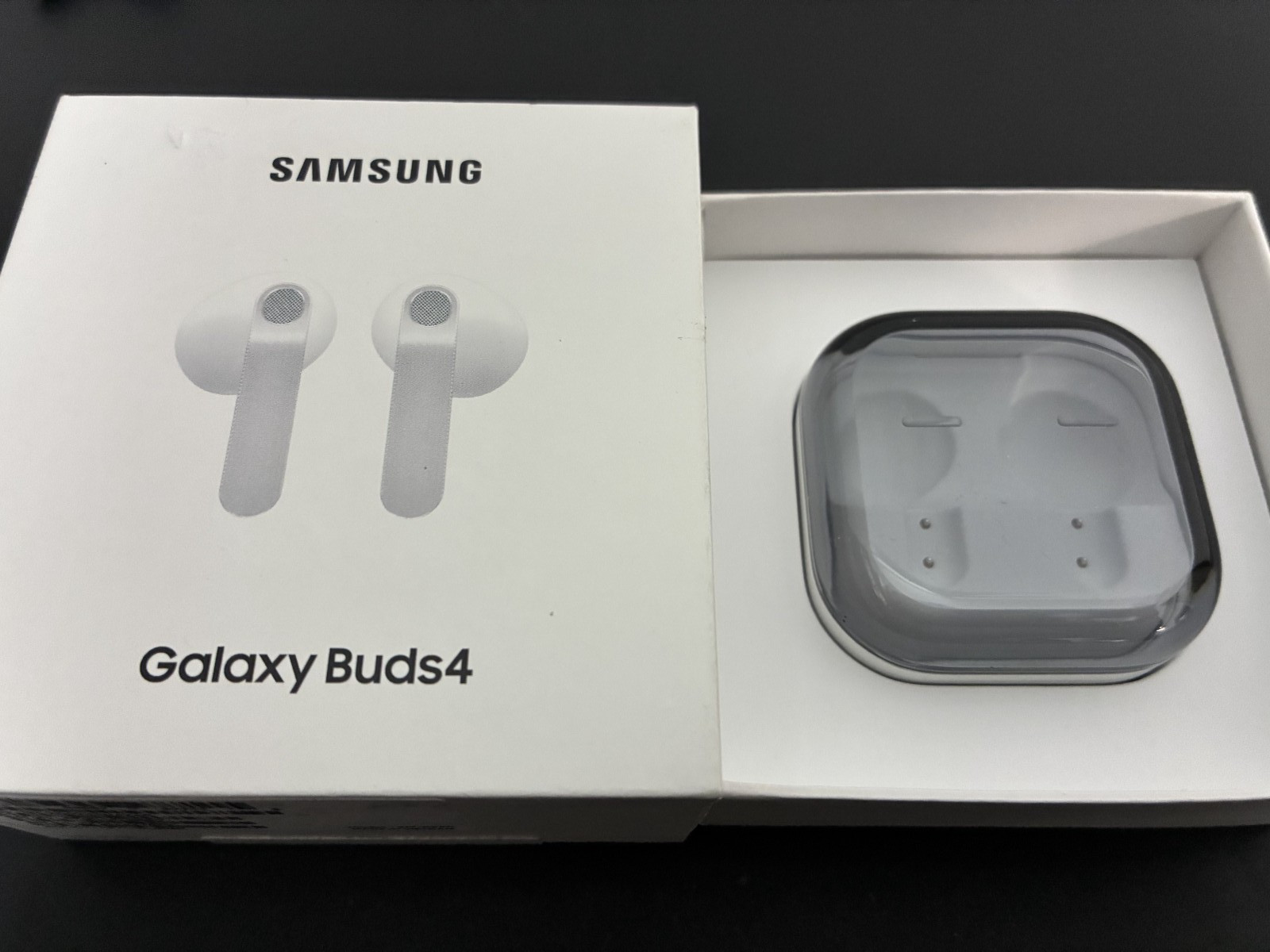 NEW Original Samsung Galaxy Buds4 SM-R540N Earbuds Charging Case White  (NO BUD)