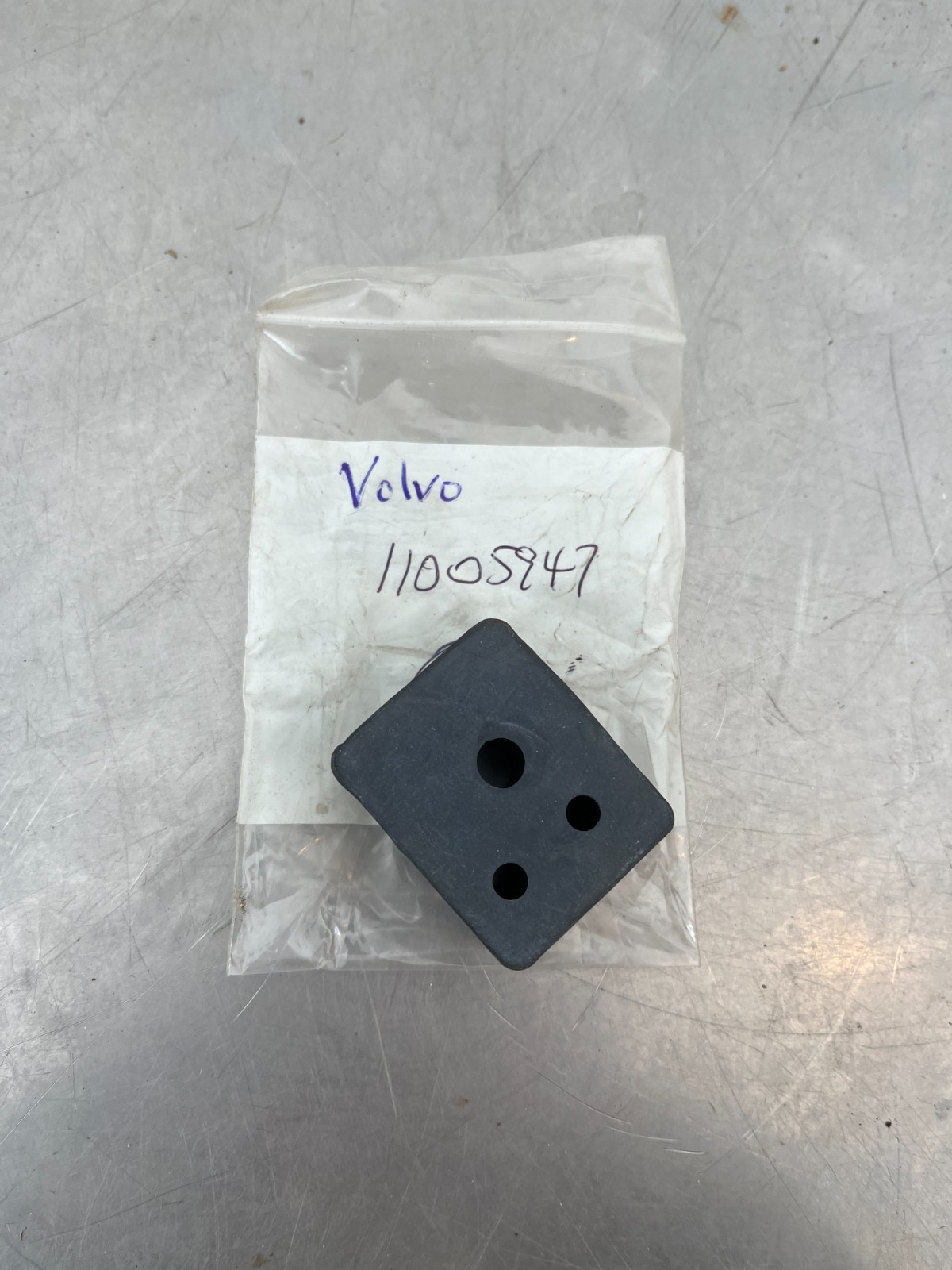 11005947  GENUINE  OEM  Volvo  END PIECE   VOE11005947    Ingersoll Rand