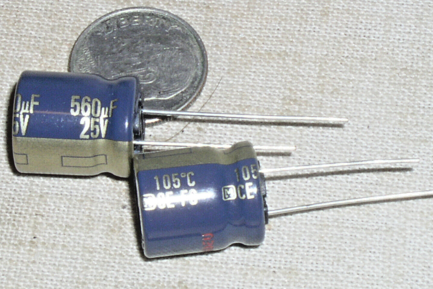 2 NEW PANASONIC EEU 560UF 25V 560 MFD RADIAL ELECTROLYTIC CAPACITOR 105*C USA