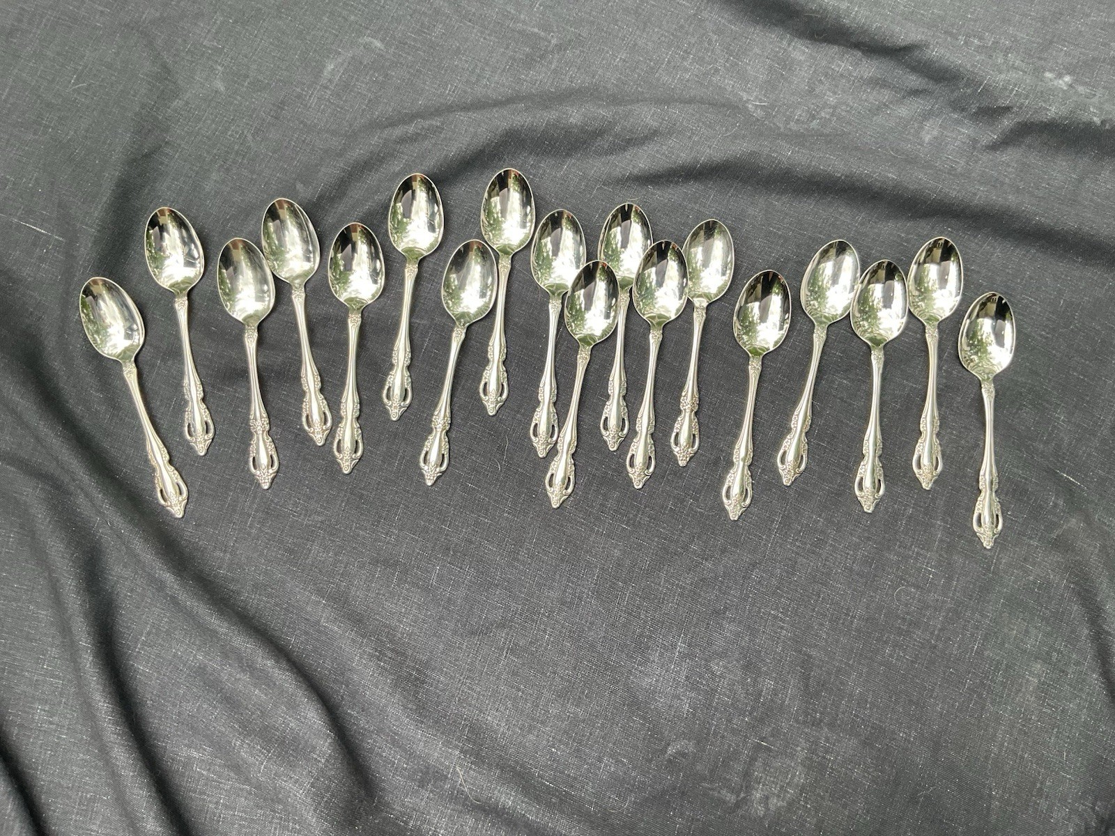 ONEIDA RAPHAEL Stainless Steel USA Flatware Set 101 Pieces