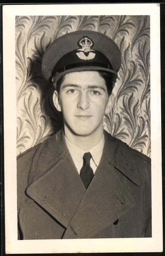 Photography 2.WK, British Air Force Soldier IN Uniform