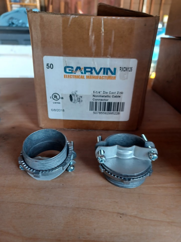 NEW (Lot of 5)  ZINC Non-Metallic Romex 1 1/4 Inch Cable Connector