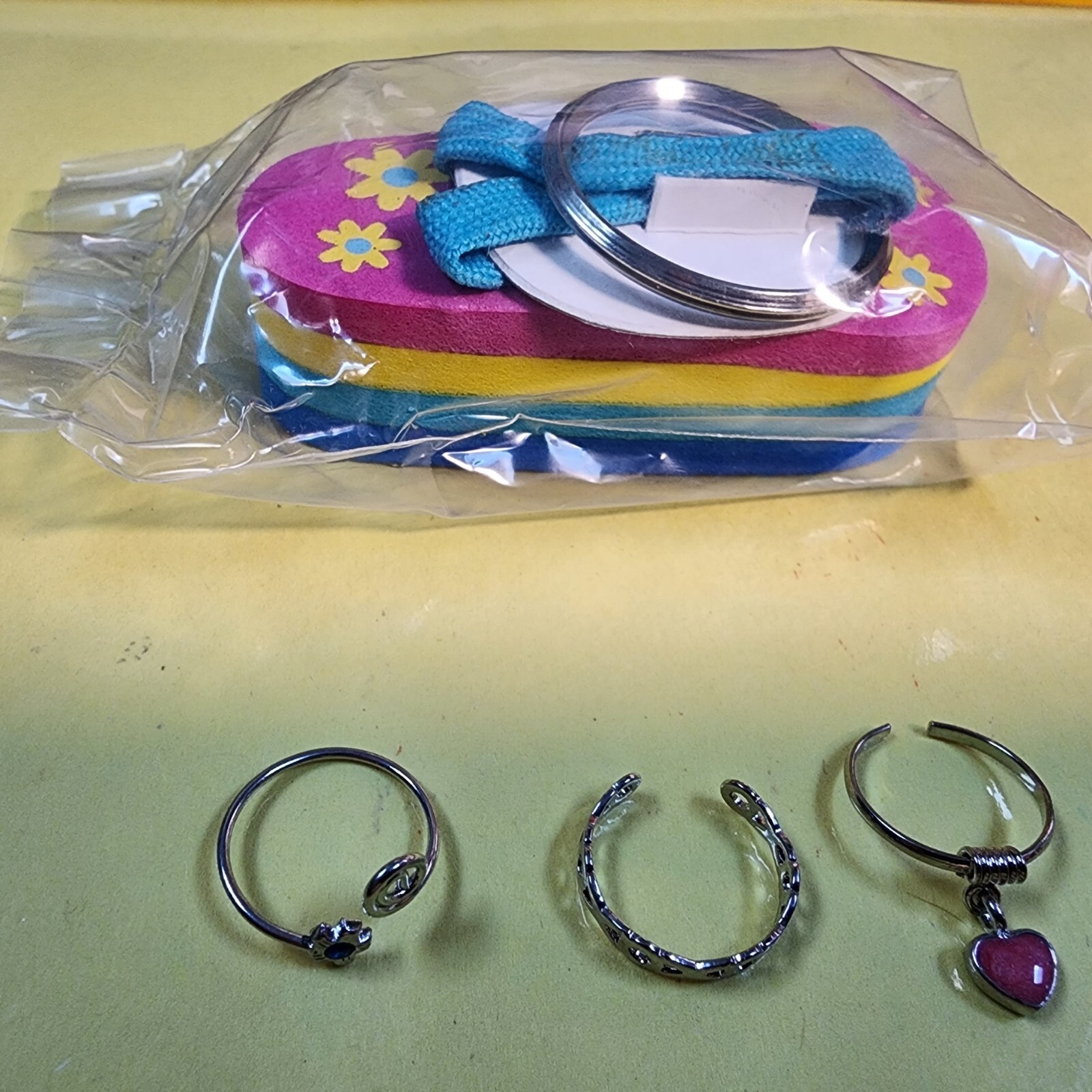Avon Toe Ring Bundle with Flip Flop Key Chain