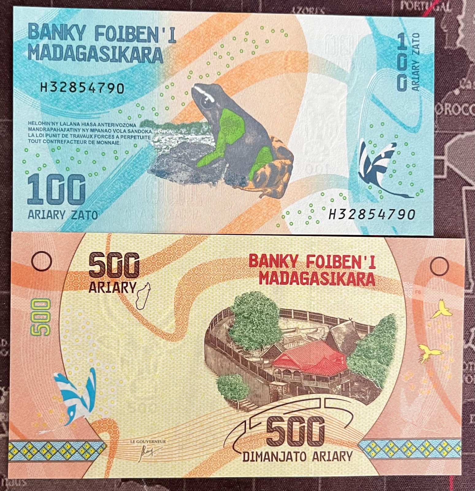 MADAGASCAR / 2 NOTES / 100 & 500 ARIARY / UNCIRCULATED