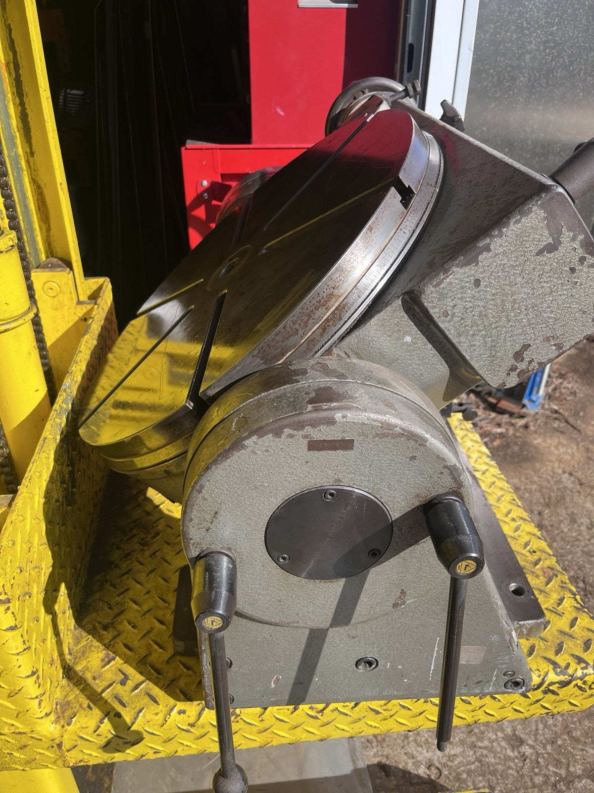 Tilting Rotary Table 19-1/2”