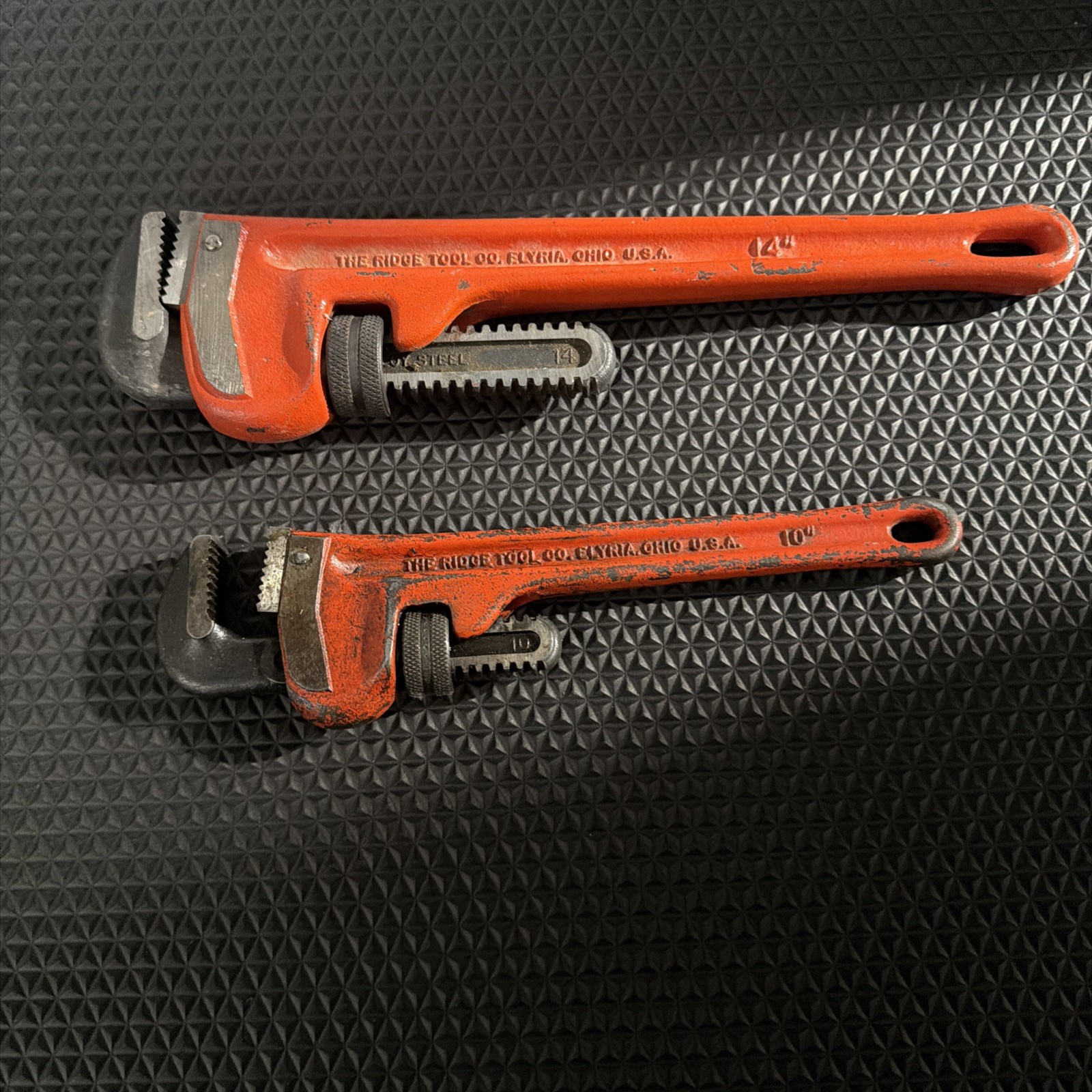 2 Rigid heavy duty pipe wrenches - 14” & 10”