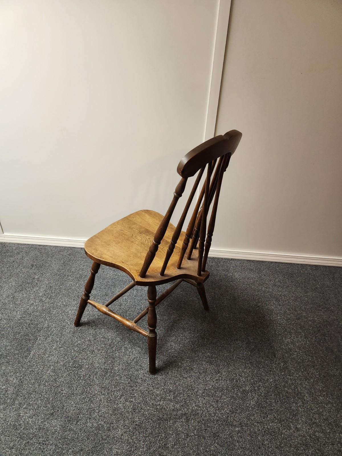 Vintage Amish Tapered Windsor Splat Brace Back Spindle Chair