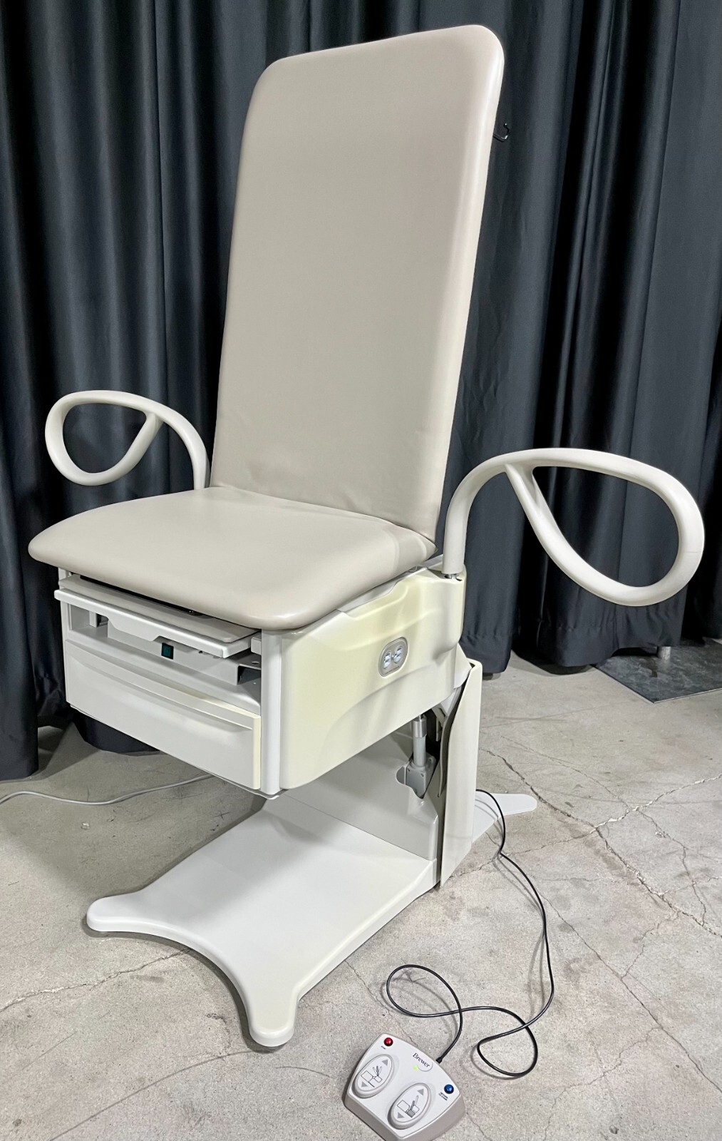 Brewer 5801 FLEX Access High-Low Exam Table