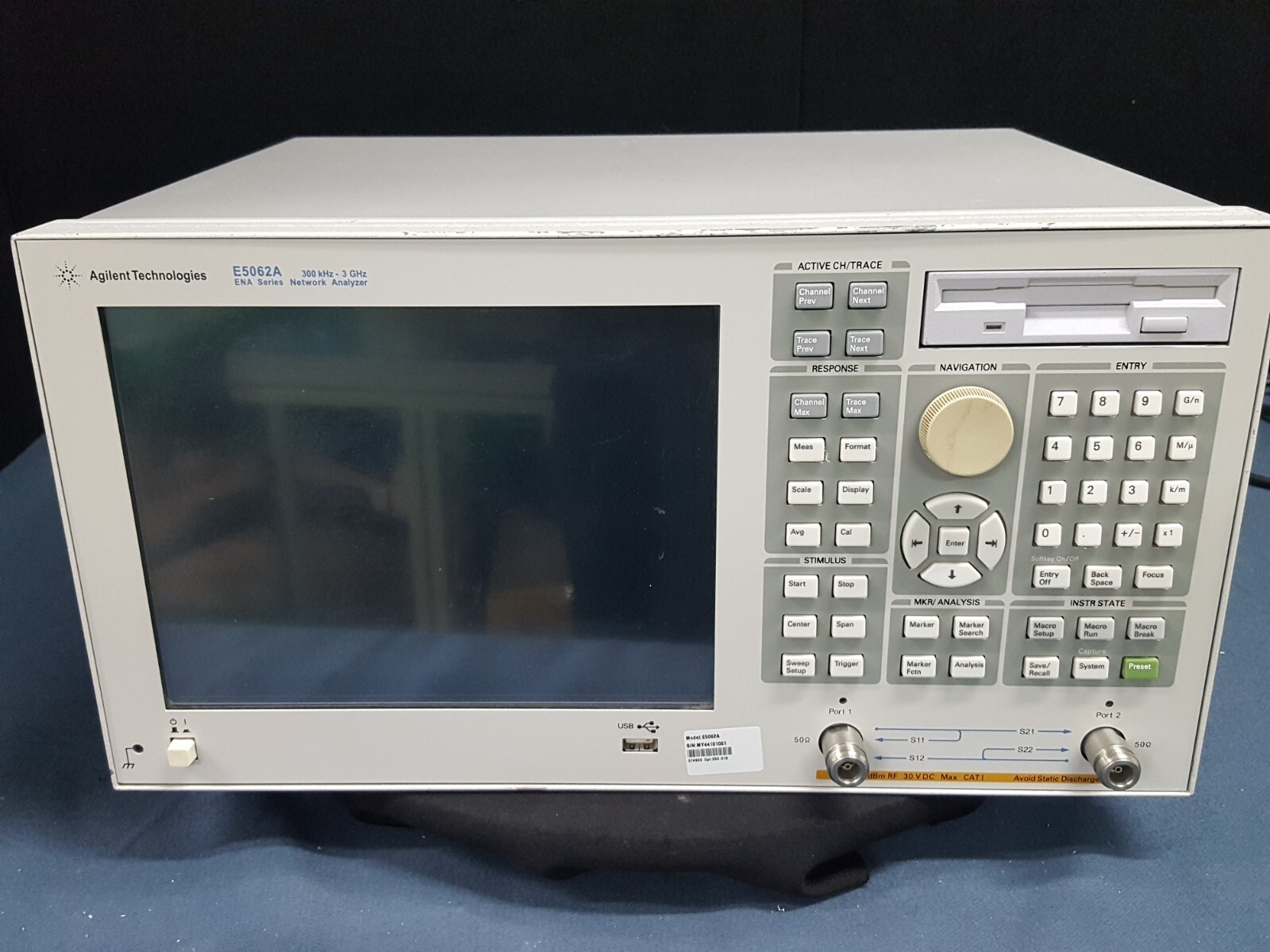Agilent E5062A: ENA Network Analyzer, 300kHz-3GHz, W/opt. 250 016 (1061)