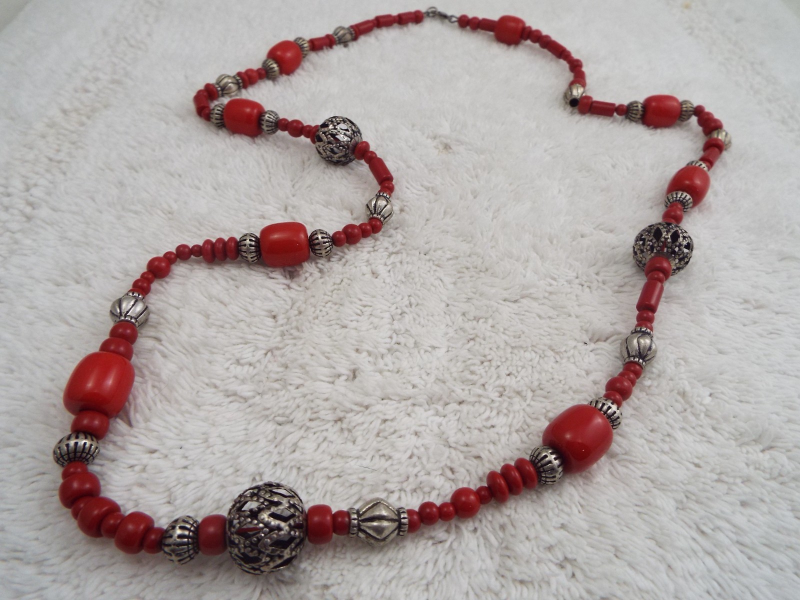 Silvertone Red Bead Necklace (A74)