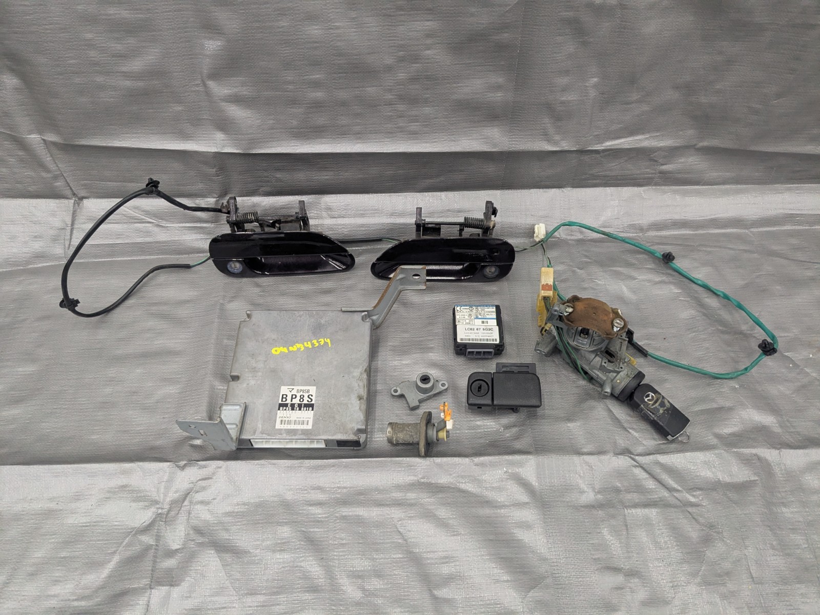 2004-2005 Mazda Miata MX5 Ignition Key Set ECU PCM Auto BP8S-18-881 04NB4374