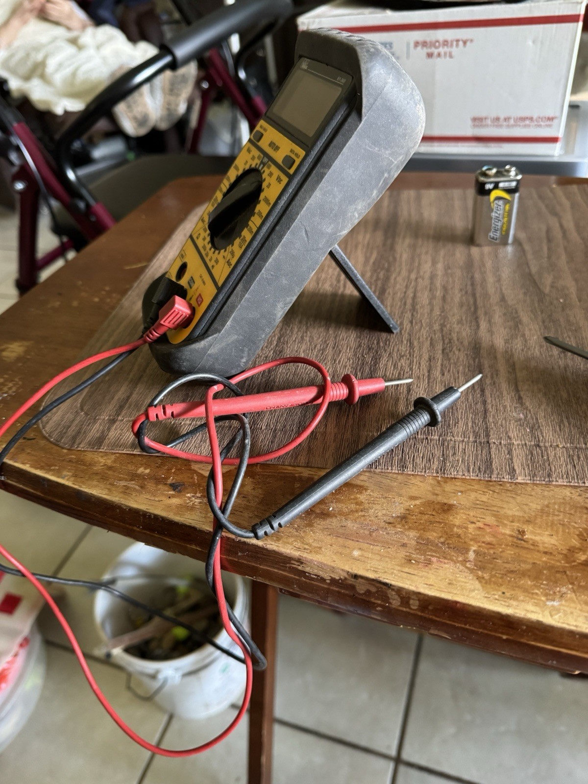 Ideal Multimeter Model 61-360 Contractor-Grade Digital Display Missing 1 Line.