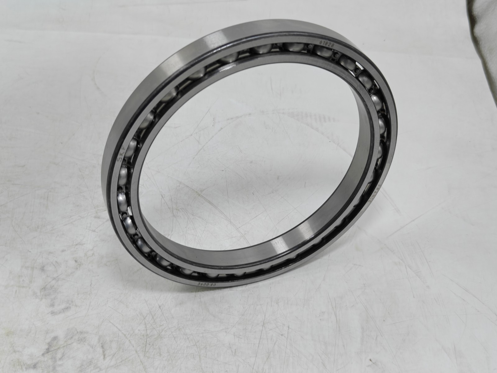 61828 SKF Single Row Deep Groove Ball Bearing 140x175x18mm 61828 / 6828 Bearing