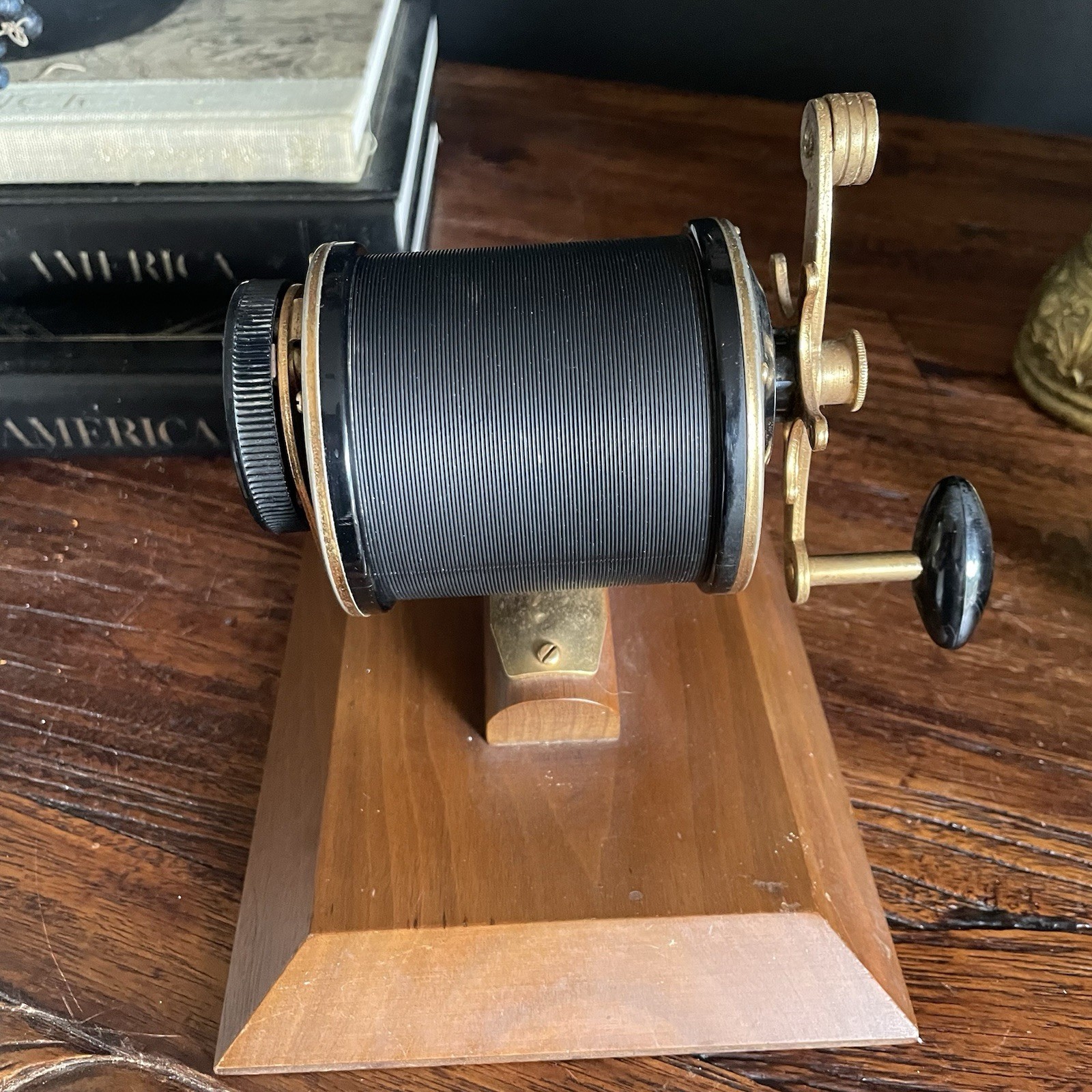 FISHING REEL NOVELTY DESK TOP PENCIL SHARPENER WORKS GREAT