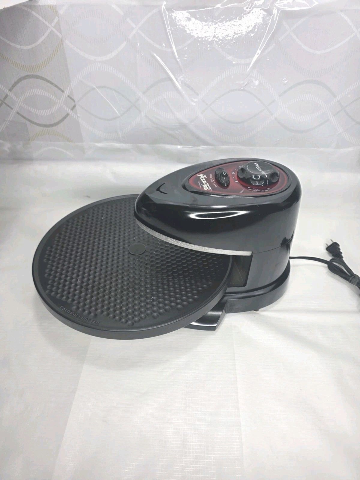 Presto Pizzazz Plus Rotating Pizza Oven 03430 w/ Pan