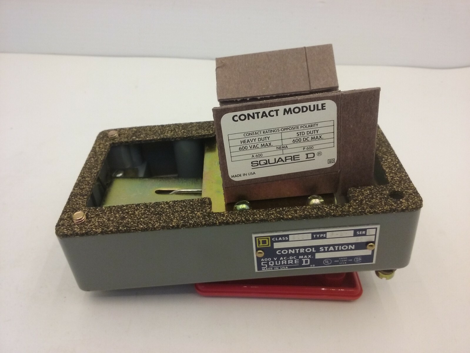 SQUARE D 9001 P-2 PUSH BUTTON CONTROL STATION SWITCH RED-STOP SERIES B NIB