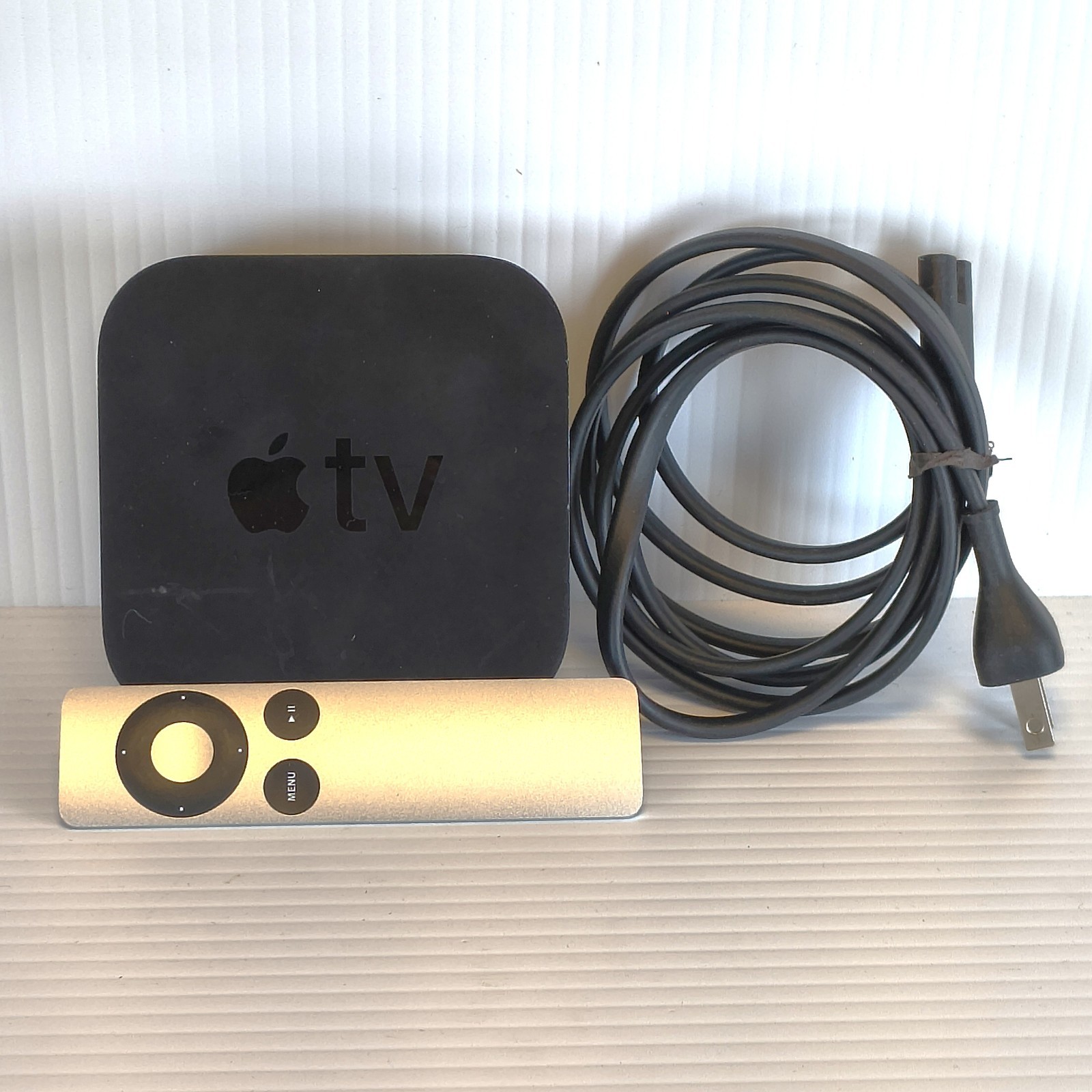 Apple TV 4th Gen A1625 32GB HD Media Streamer w/Power Cable & Remote Tested